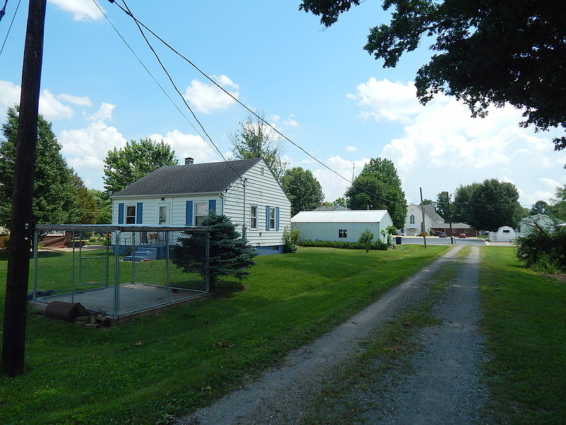 Pet Friendly Houses for Rent in Walsh, IL