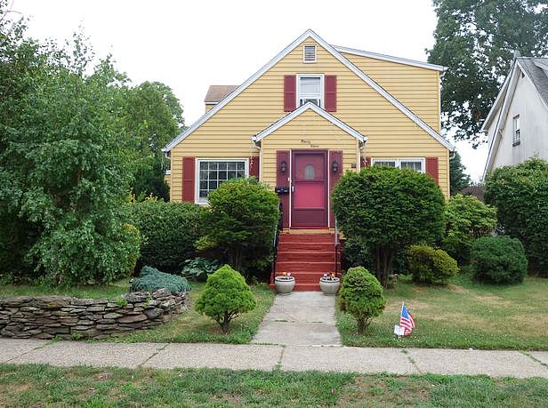 3 Bedrooms / 2.5 Bathrooms - Est. $2,728.00 / Month* for rent in Clifton, NJ